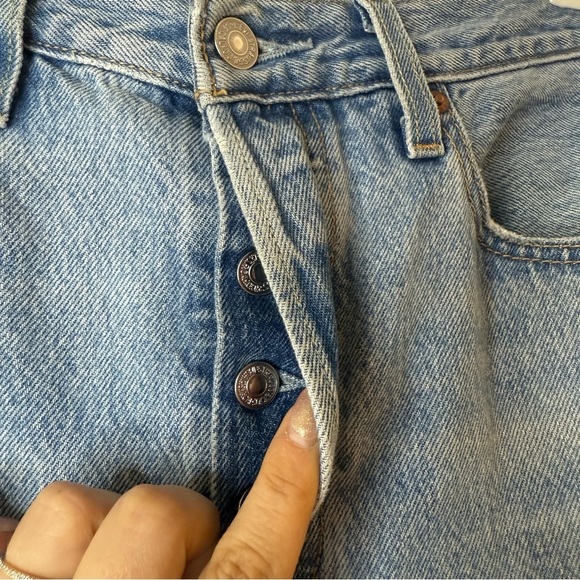 LEVI’s Premium 501 Distressed Light Wash Rigid Denim Jeans - Picture 5 of 13